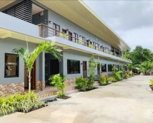 Tatay Sesengs Apartment