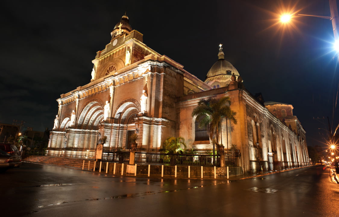 Bezoek de kathedraal van Manila